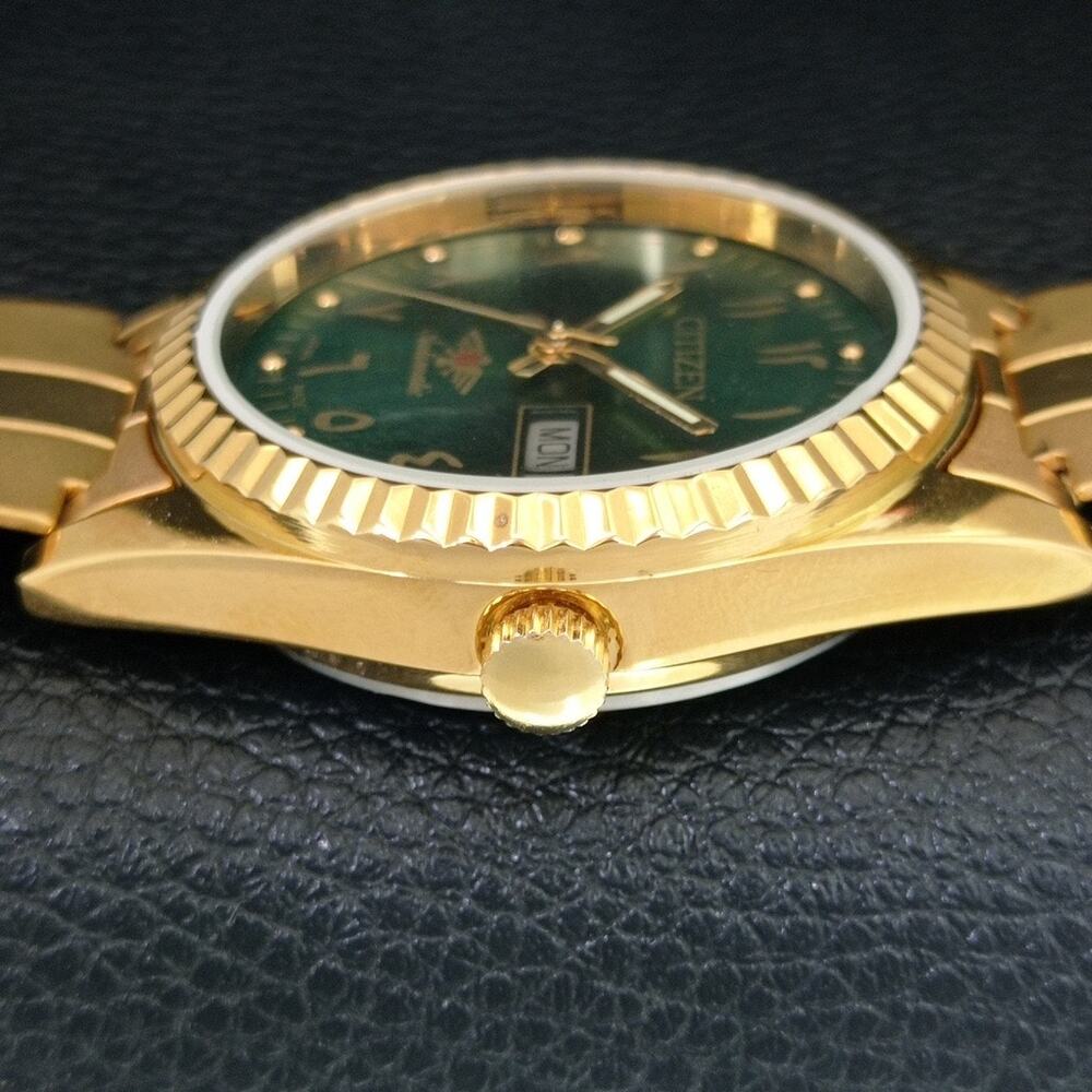 Vintage 1983 Citizen Automatic Mens Gold Watch W/daydate & Green accents - Picture 5 of 10
